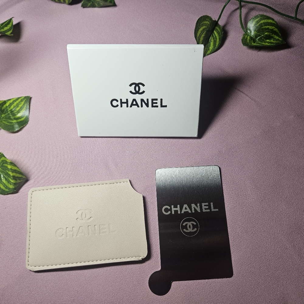 CHANEL Cream Card Holder with Silver Mirror - Picture 3 of 4